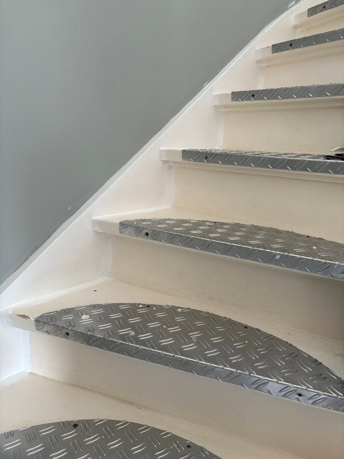 GRATIS Traanplaat traptredes 14 stuks, Huis en Inrichting, Stoffering | Vloerbedekking, Ophalen, Gebruikt, Overige typen, Minder dan 10 m²