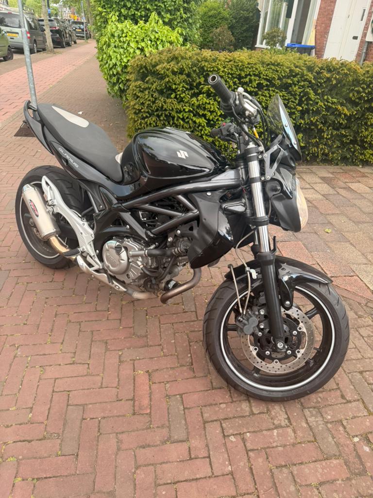 Suzuki SFV650 Gladius - bos sportuitlaat, Motoren, Motoren | Suzuki, Particulier, Naked bike, meer dan 35 kW, 2 cilinders, Motorrijbewijs A