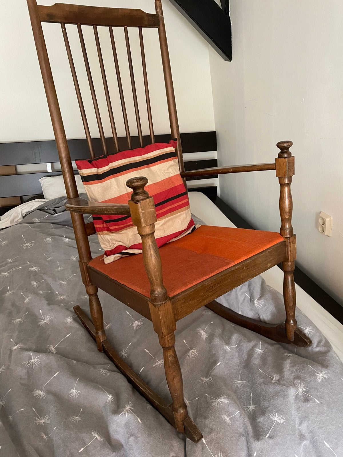 Antieke houten schommelstoel met kussen, Antiek en Kunst, Ophalen