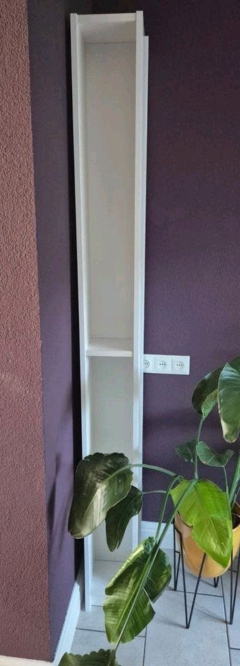 Smalle witte kast met schapjes - Gnedby, Ophalen, Minder dan 50 cm, Gebruikt, 200 cm of meer