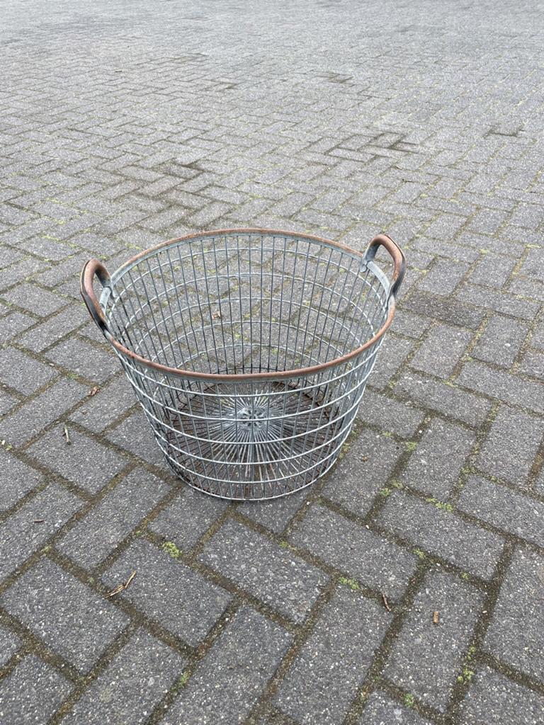 Grote ijzeren korf met handvatten, Ophalen, Overige materialen, Gebruikt, Mand