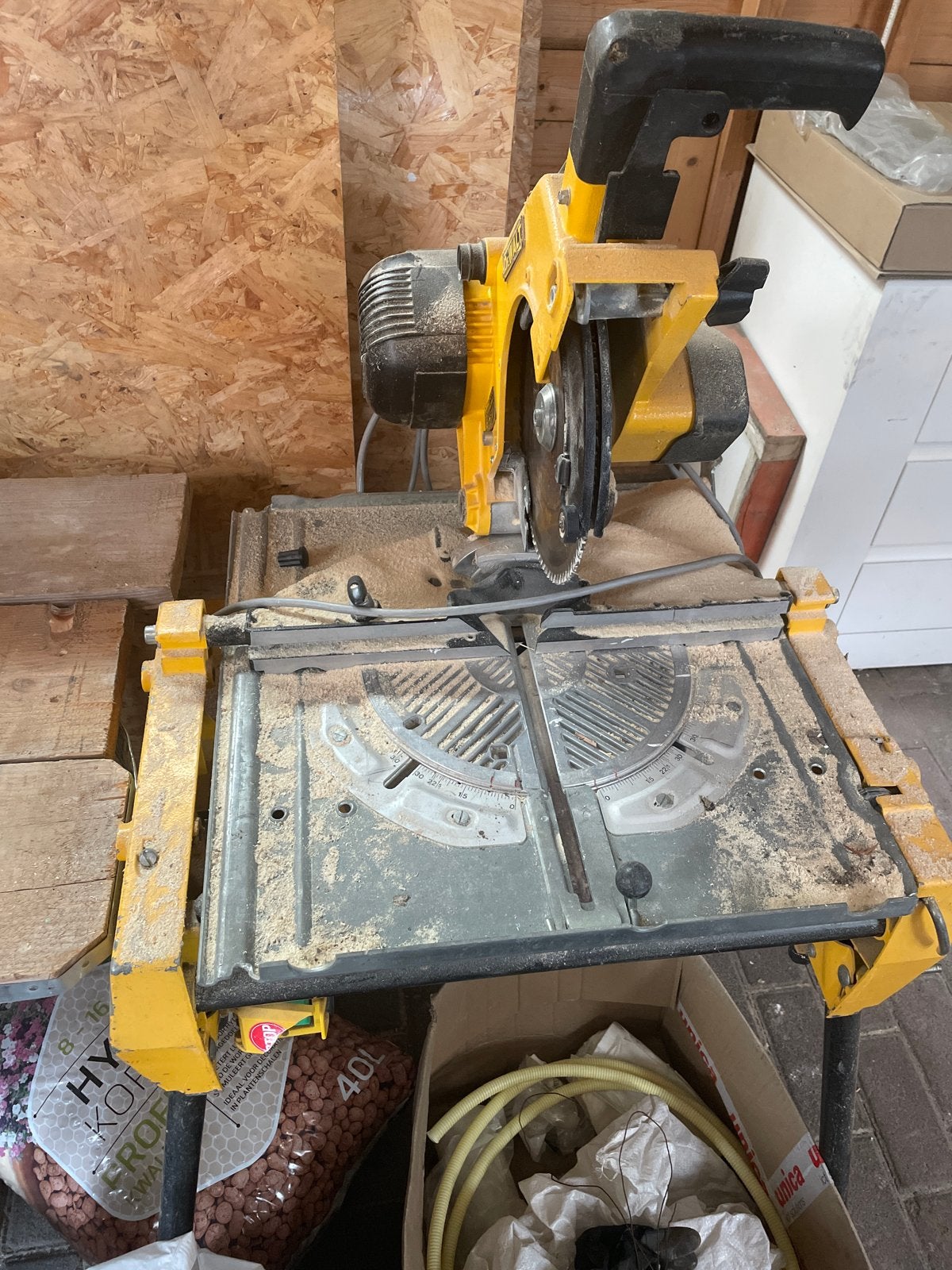 DeWalt DW742 Type 4 Afkortzaag - Werkt nog prima, Doe-het-zelf en Verbouw, Ophalen, Gebruikt, 70 mm of meer, Afkortzaag