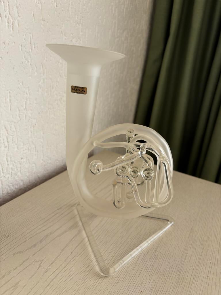 Glasgeblazen bastuba op standaard, Antiek en Kunst, Ophalen