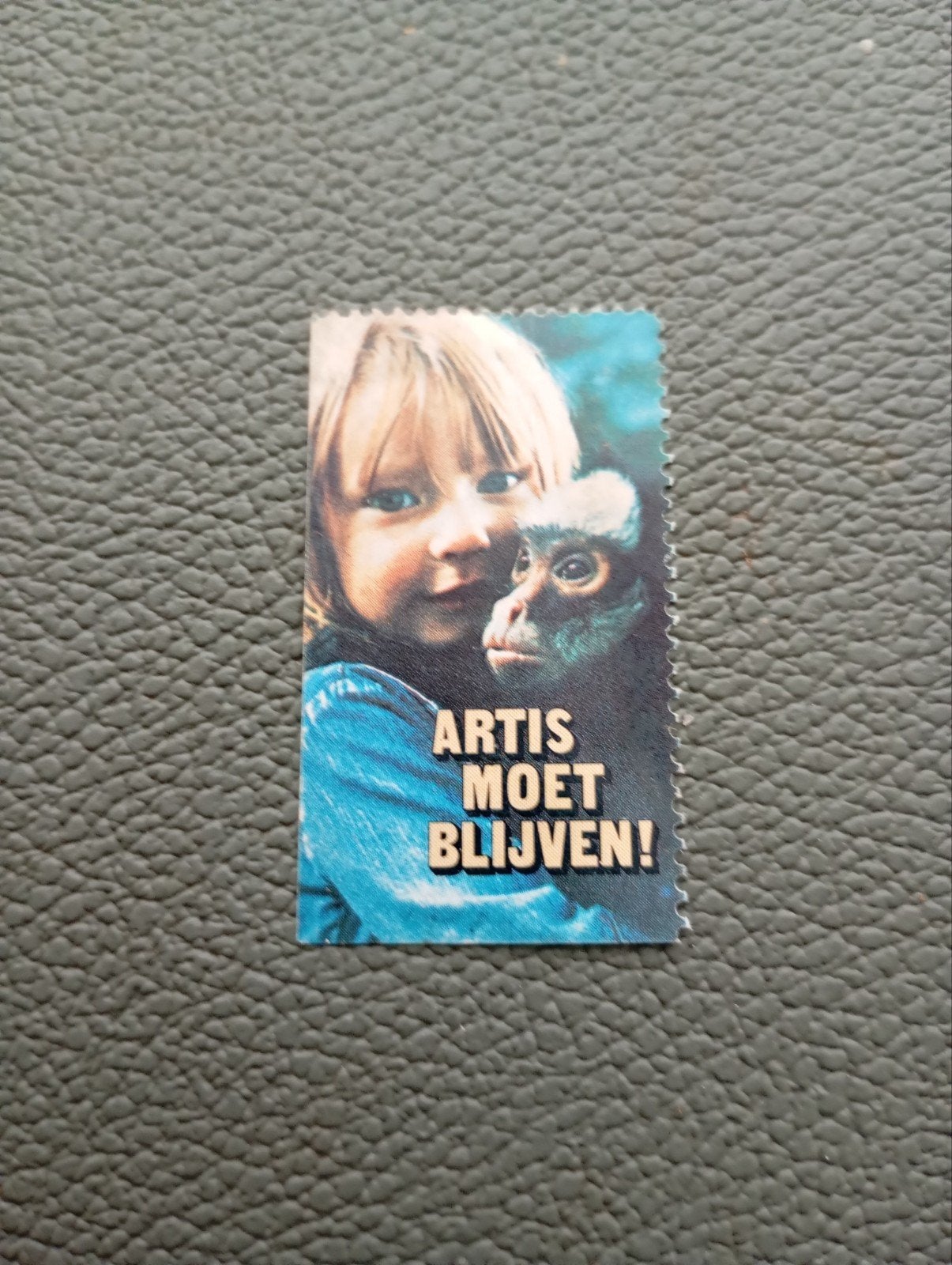 Vintage Artis Actie zegel izgst NL memorabilia nostalgie, Ophalen of Verzenden, Gebruikt, Gebruiksvoorwerp