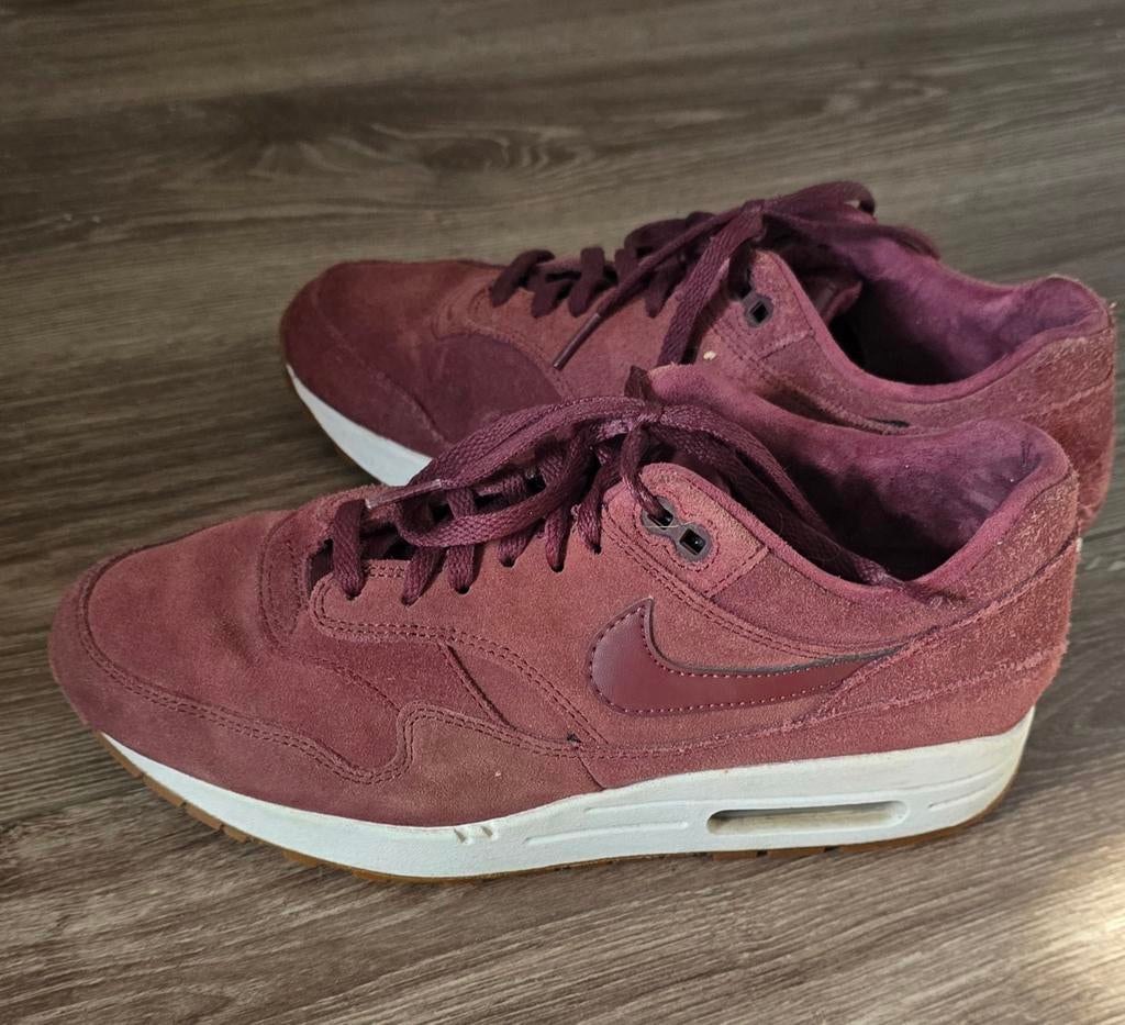 Nike air max 1 SE burgundy crush maat 40, Kleding | Dames, Schoenen, Ophalen, Nike, Rood, Sneakers of Gympen