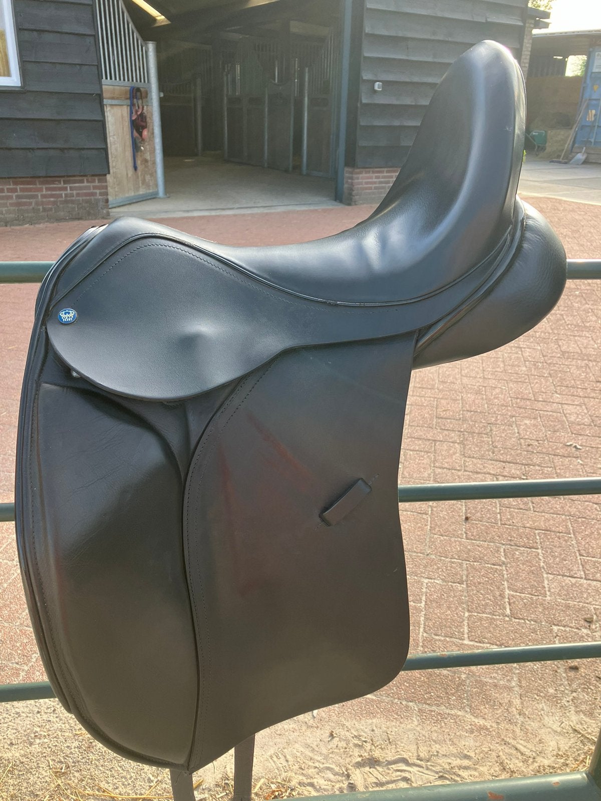 KM dressuurzadel 17,5 inch, Dieren en Toebehoren, Ophalen of Verzenden, Zo goed als nieuw, Dressuur