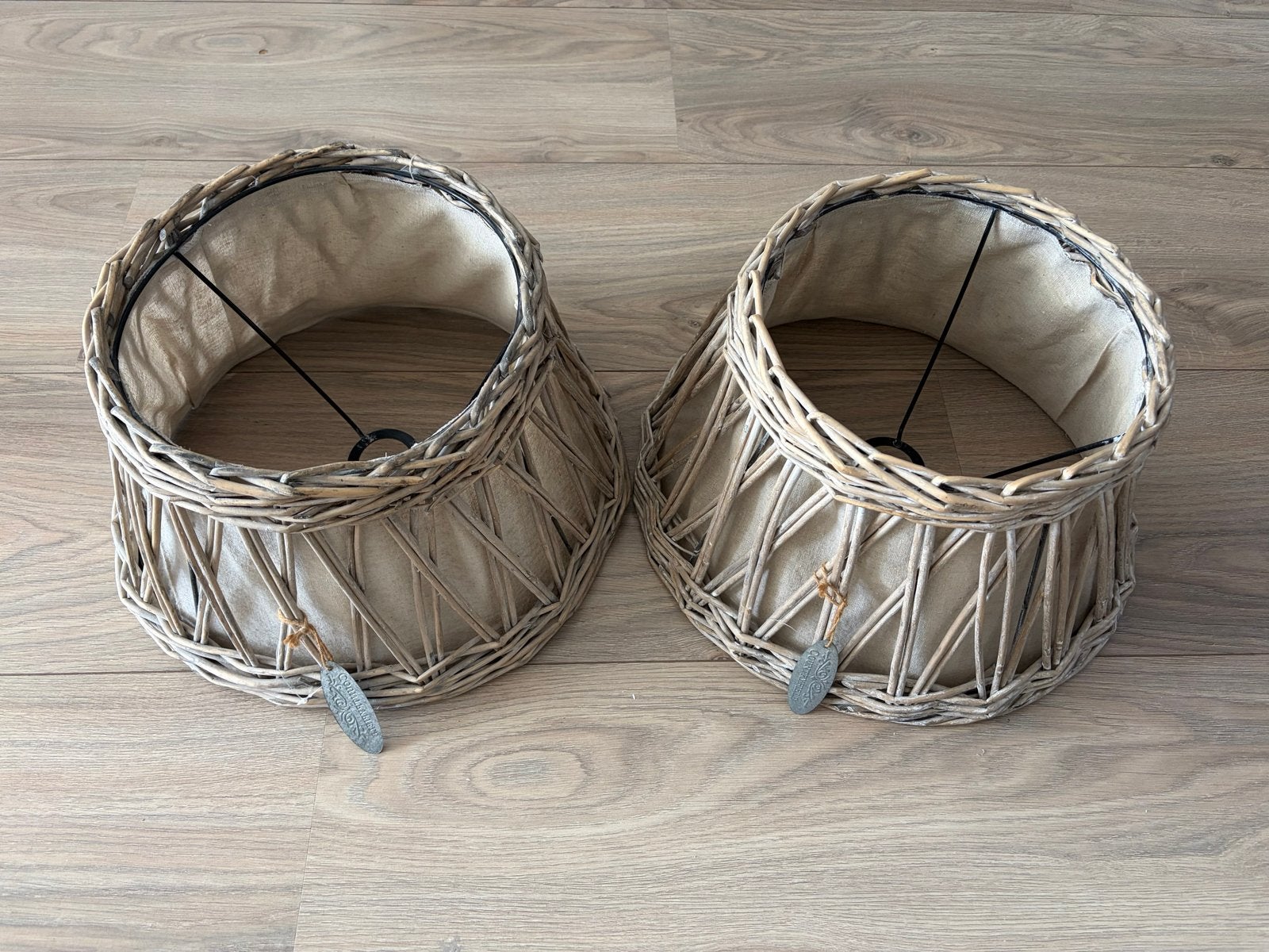 Set van 2 Countryfield rotan lampenkappen, zo goed als nieuw, Huis en Inrichting, Lampen | Lampenkappen, Ophalen, Tafellamp, Natuurlijk materiaal