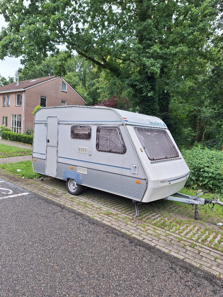 Beyerland Vitesse CT 400 | Voortent + luifel |, Omvormbare zithoek, Koelkast, Treinzit, Tot en met 3