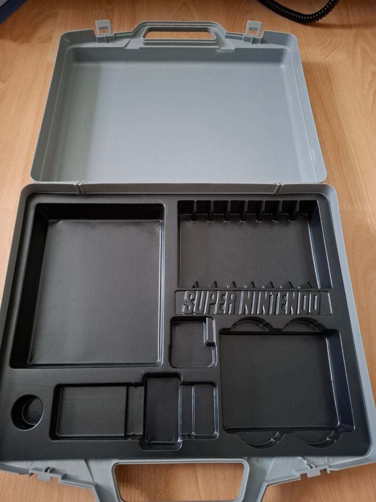 Super Nintendo SNES Koffer - Grijs, Spelcomputers en Games, Ophalen of Verzenden, Gebruikt, Zonder controller