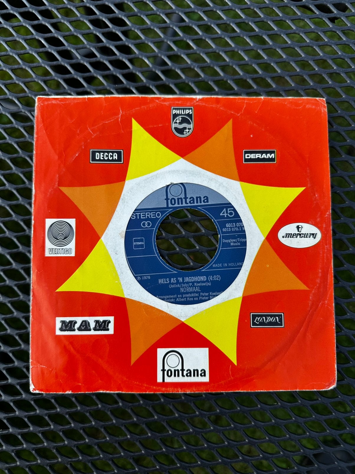 Normaal – Hels As 'n Jagdhond / 'T Is Kloot'n Hier LP single, Cd's en Dvd's, Vinyl Singles, 7 inch, Single, Ophalen of Verzenden