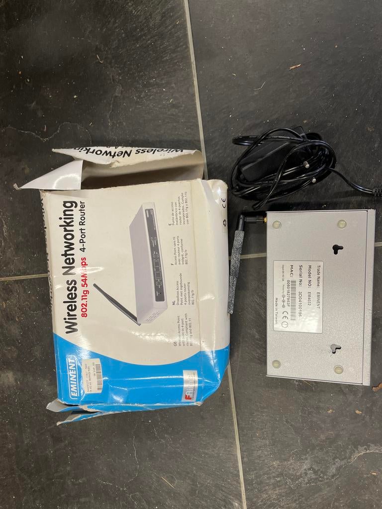 Eminent EM4032 Wireless 4-Poorts Router, Ophalen of Verzenden, Gebruikt, Router