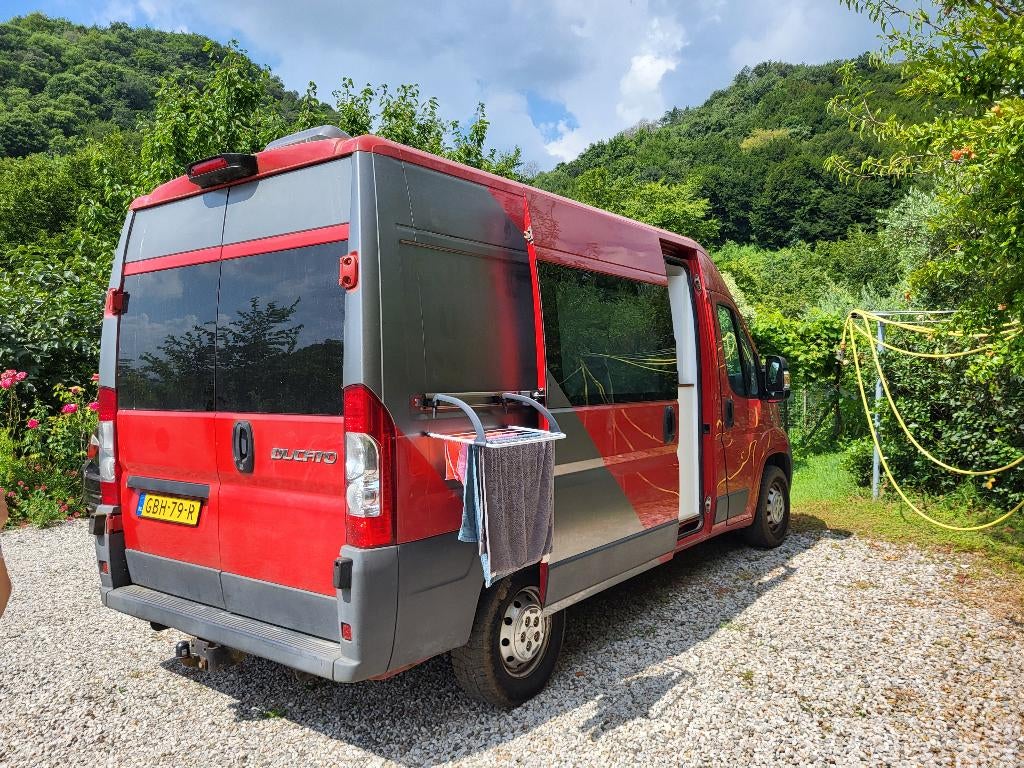 Moderne Off-Grid Zelfbouw Camper (Fiat Ducato 2.3L Euro 5), Chemisch toilet, Buscamper of Camperbus, Fiat, Afzuigkap