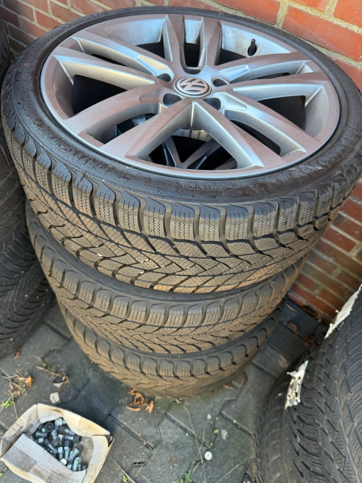 Volkswagen 17 inch winterbanden met velgen, Gebruikt, Banden en Velgen, 17 inch, Personenwagen