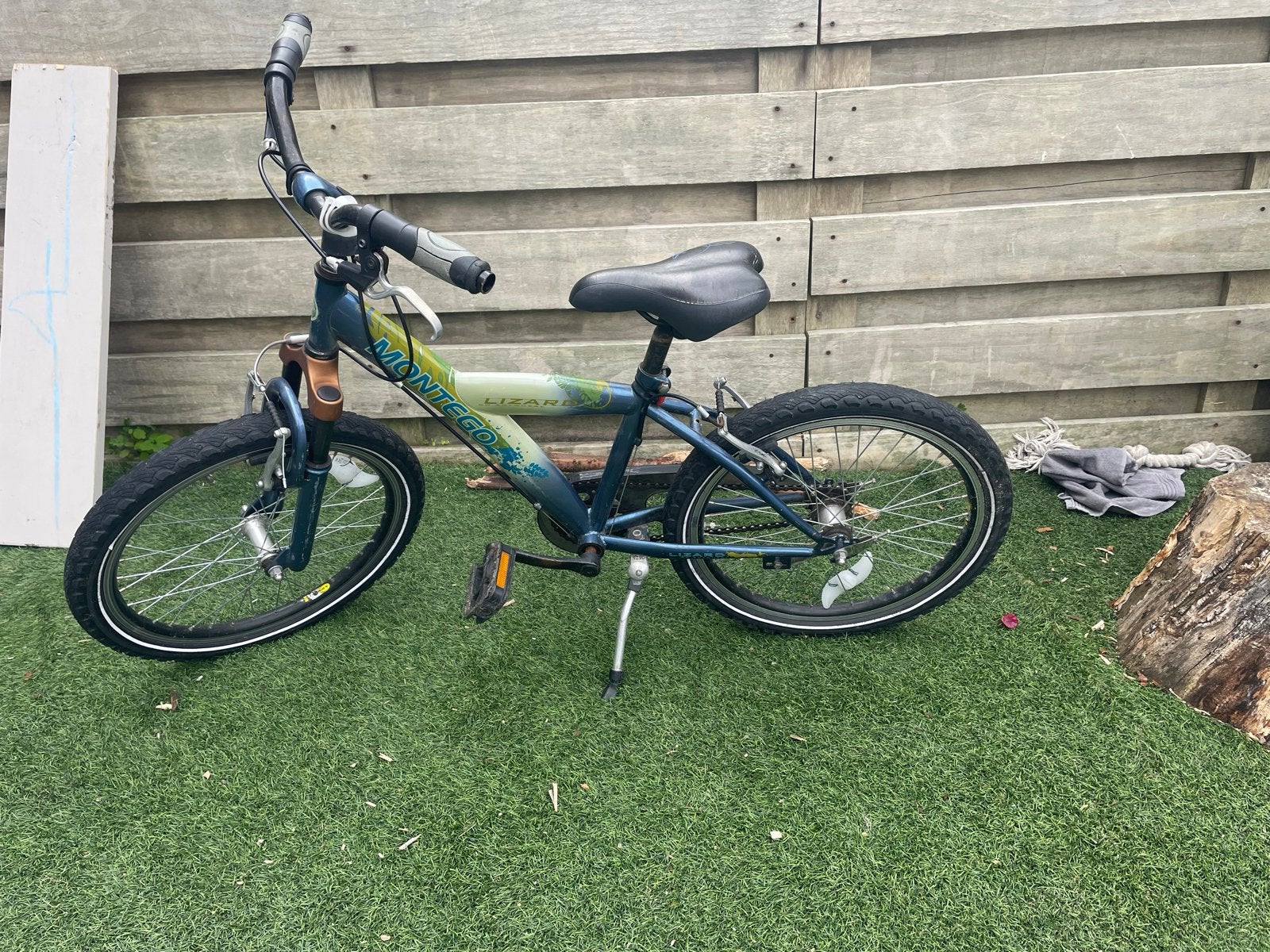 Montego kinderfiets - Ideaal voor avontuurlijke kids!, Fietsen en Brommers, Fietsen | Kinderfietsjes, Ophalen, Gebruikt, Velgrem