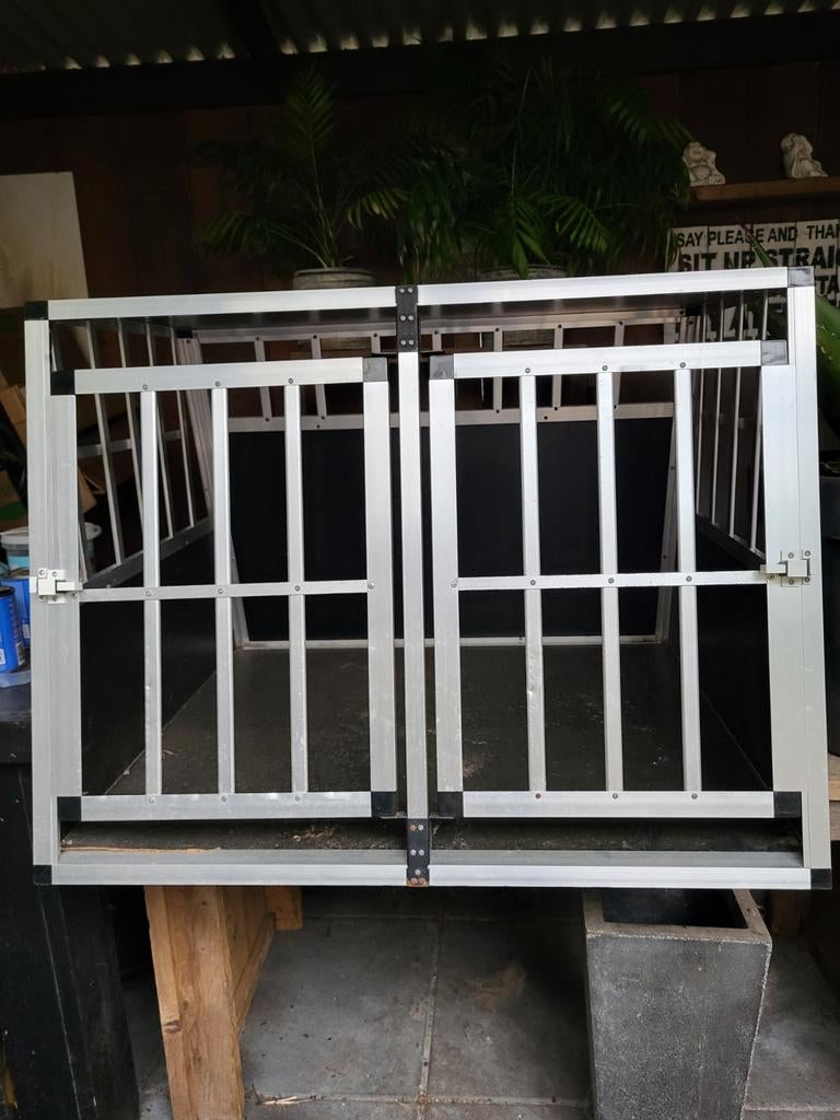 Auto bench, auto kennel groot, honden transport box, Ophalen, Hondenkennel, 65 tot 100 cm, Zo goed als nieuw
