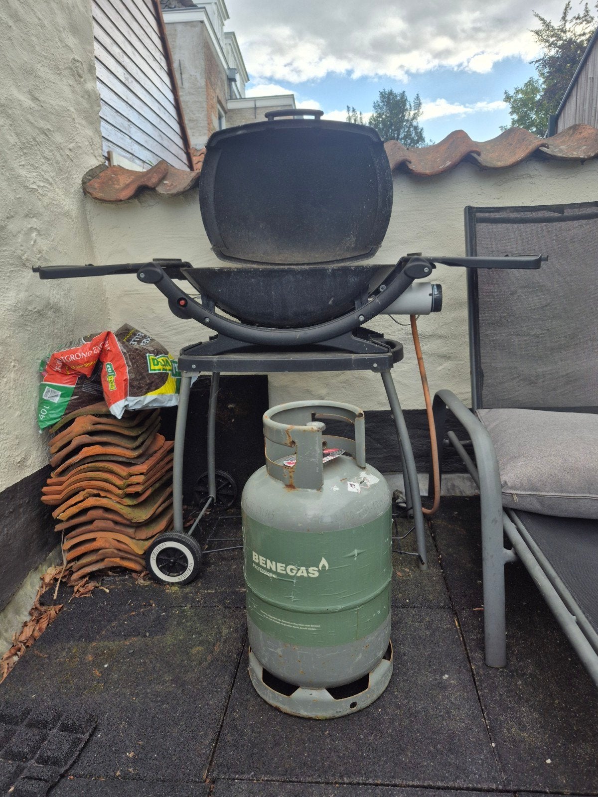 Weber Q2000 gasbarbecue met Benegas gasfles, Ophalen, Gebruikt, Weber