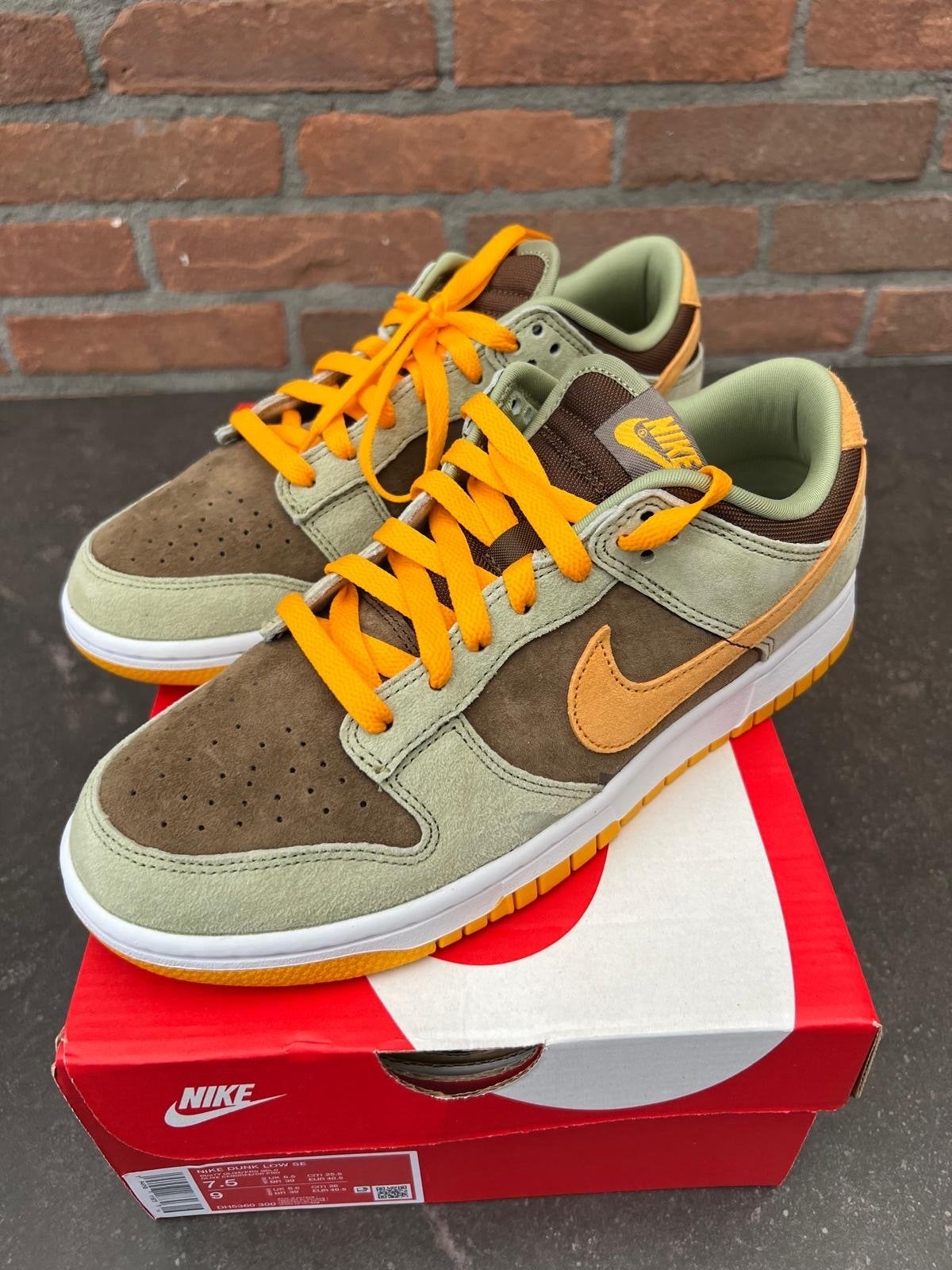 Nike Dunk Low SE Dusty Olive/Pro Gold Sneakers, Ophalen of Verzenden, Nieuw, Overige kleuren, Sneakers of Gympen