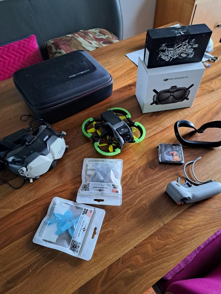 DJI AVATA fly more & GOGGLES V2, Audio, Tv en Foto, Drones, 250 tot 900 gram, Extra accu('s), DJI, 1 tot 5 kilometer