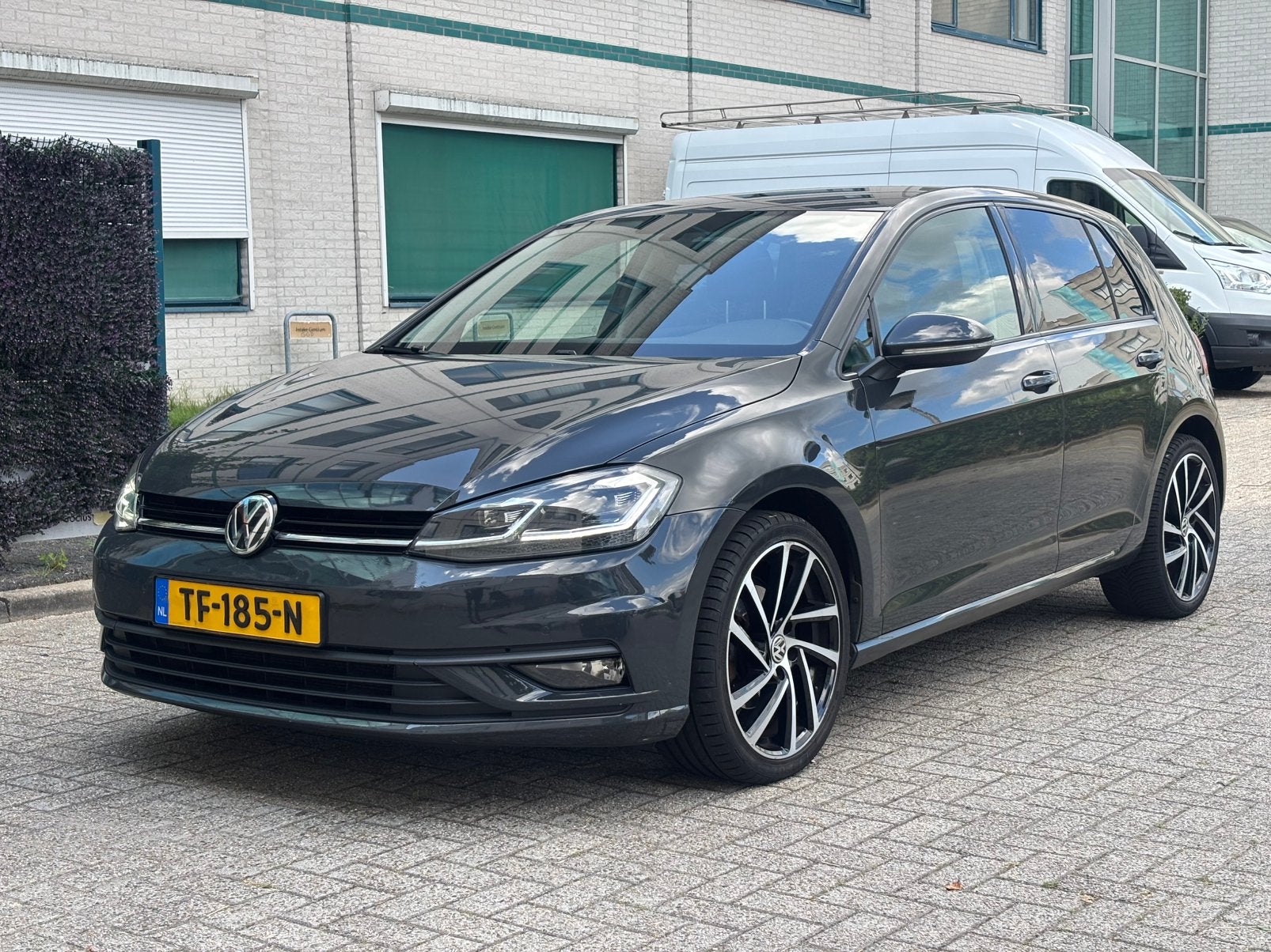 Volkswagen Golf 1.6 TDI 115pk 7-DSG 5D 2017 Grijs, 4 cilinders, Bluetooth, Bedrijf, Diesel