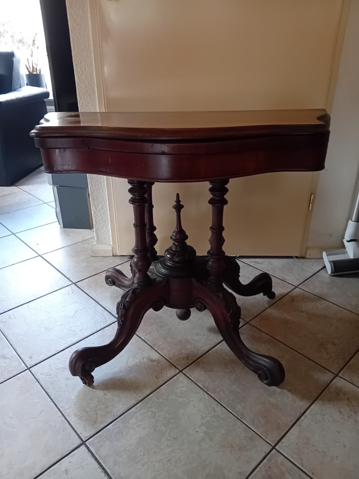 Antieke opklapbare speeltafel, Ophalen
