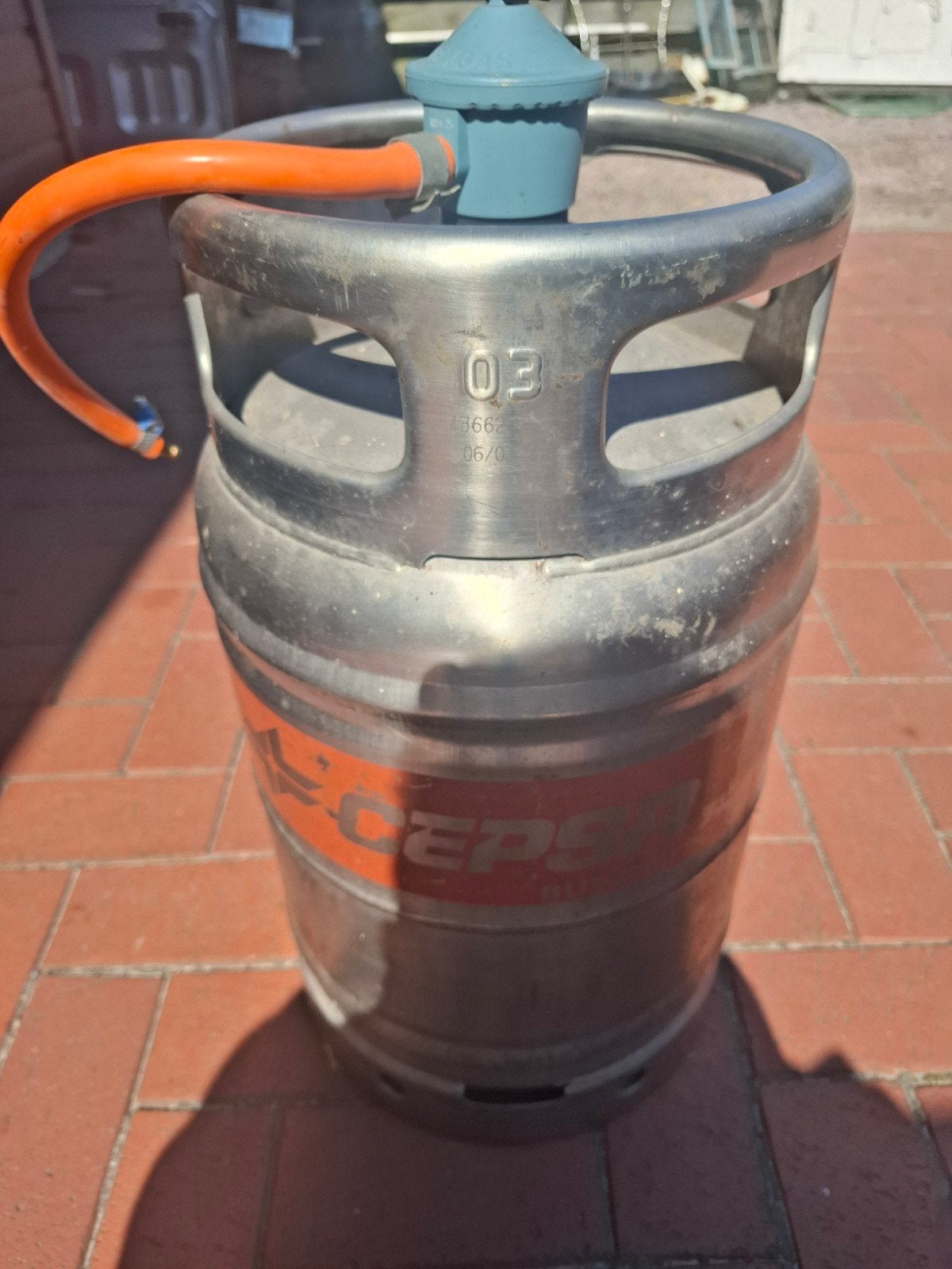 Spaanse gasfles (leeg) met reduceer, Ophalen, Zo goed als nieuw