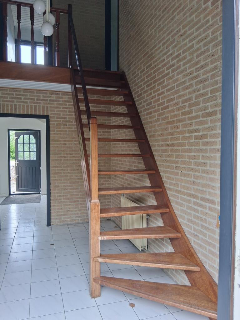 Houten trap 280 cm hoogte - Robuust en stijlvol, Doe-het-zelf en Verbouw, Ladders en Trappen, Ophalen of Verzenden, Gebruikt, Trap