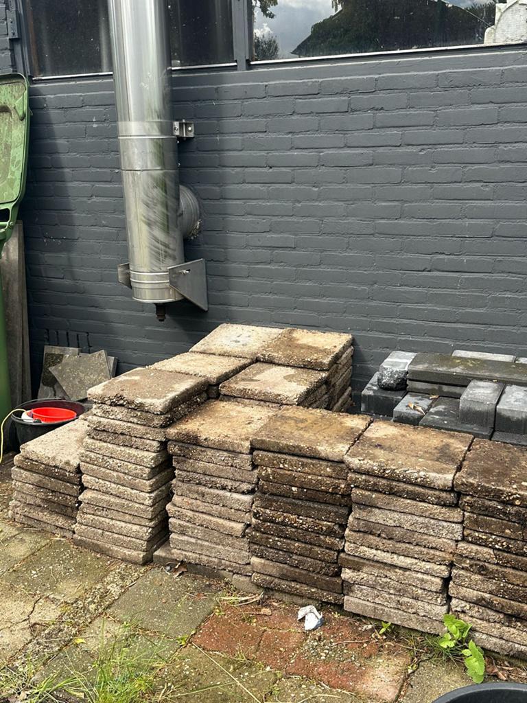 Ruim 100 stoeptegels (gratis), Ophalen of Verzenden, Zo goed als nieuw, Beton, Terrastegels