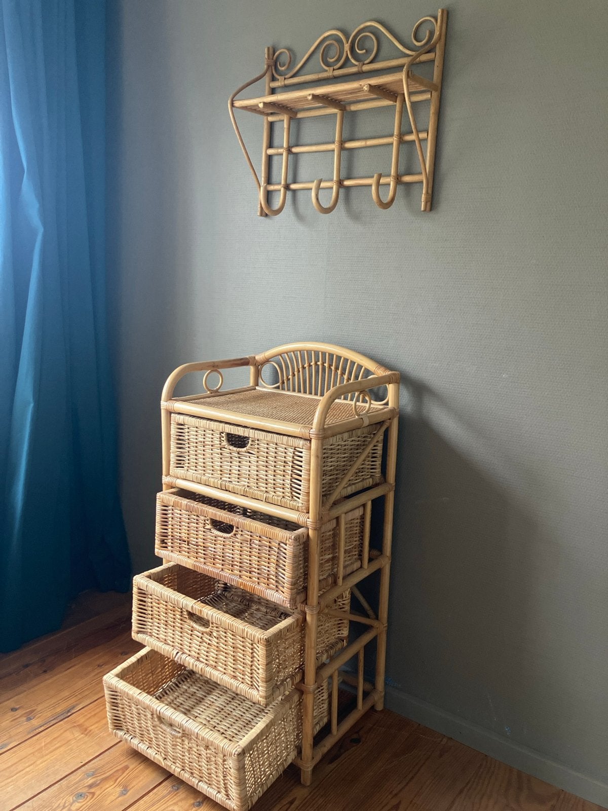Vintage rotan ladekast met 4 laden en wandrek, Ophalen, Overige materialen, Minder dan 50 cm, Gebruikt