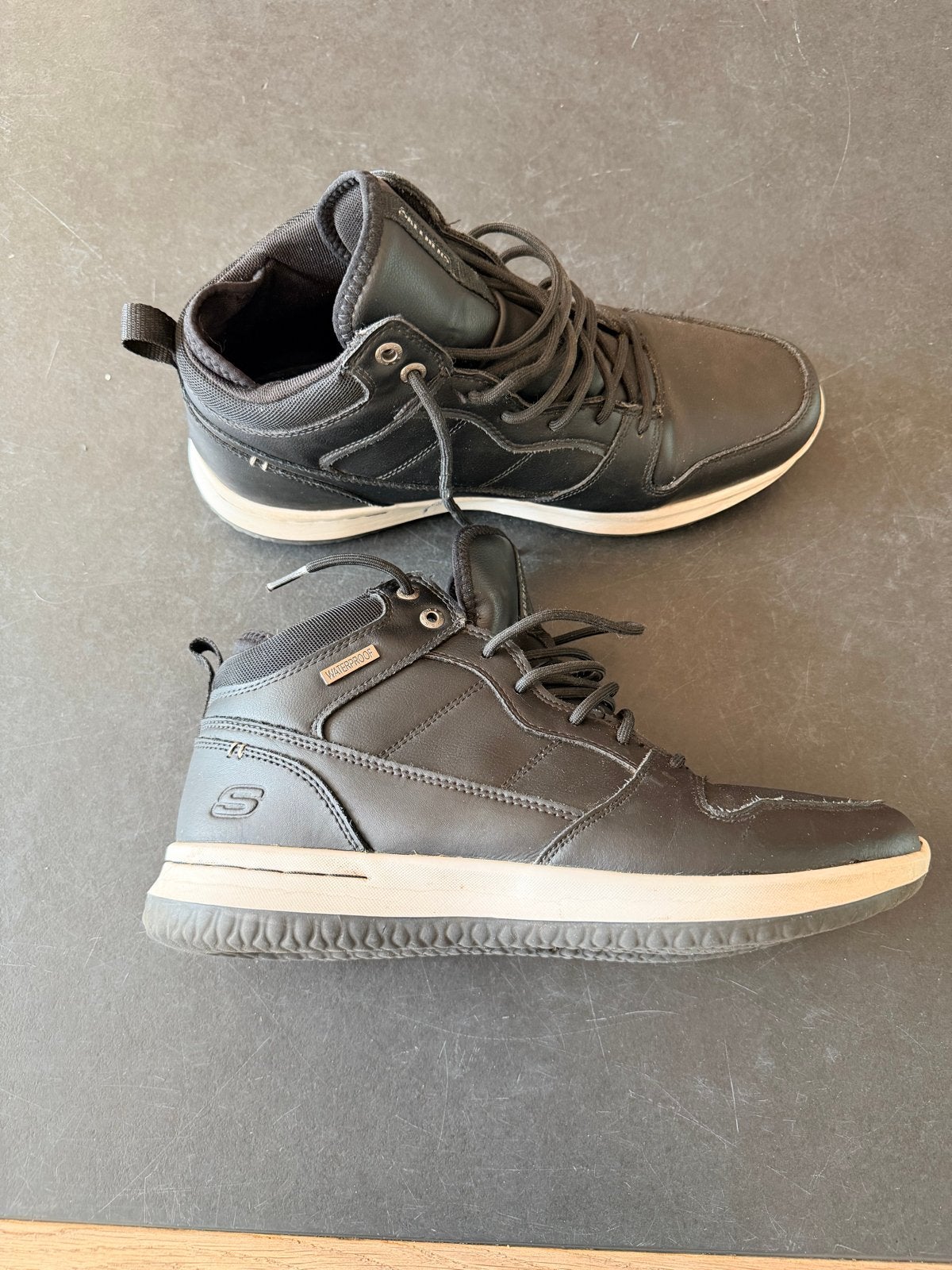 Skechers Classic Fit Air-Cooled Memory Foam Waterdicht 44, Ophalen of Verzenden, Zo goed als nieuw, Zwart, Sneakers of Gympen