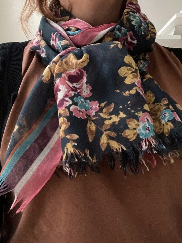 Lange sjaal, Ophalen of Verzenden, Zo goed als nieuw, Maat 46/48 (XL) of groter, Sjaal
