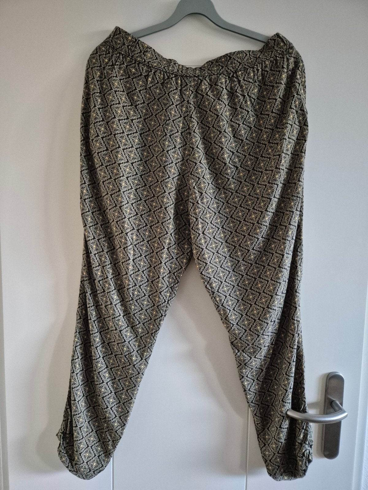 Comfortabele harembroek met print, Kleding | Dames, Maat 38/40 (M), Zwart, Ophalen of Verzenden, Onbekend
