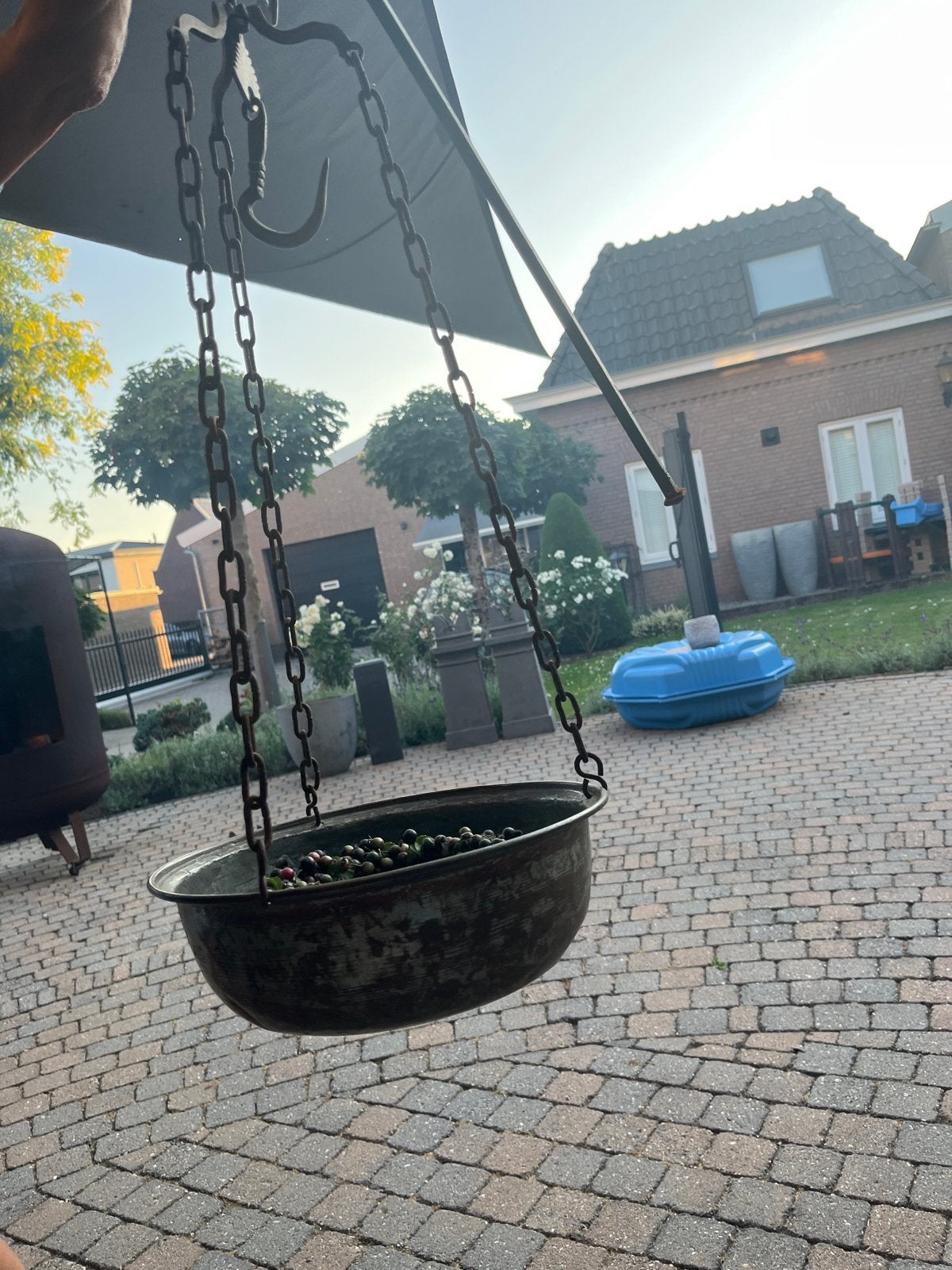 Antieke koperen ketel met kettingophanging, Ophalen, Koper