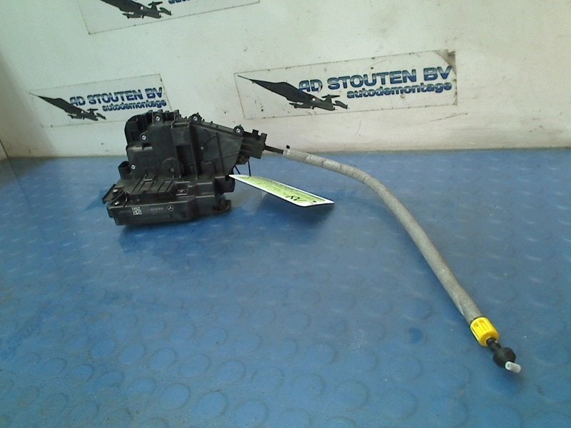 Portierslot Rechts Voor Mercedes-Benz C (R205) A2220063999, Auto-onderdelen, Gebruikt, Mercedes-Benz AG, Mercedes-Benz, Mercedesstraße 120, Stuttgart 70372, , Duitsland