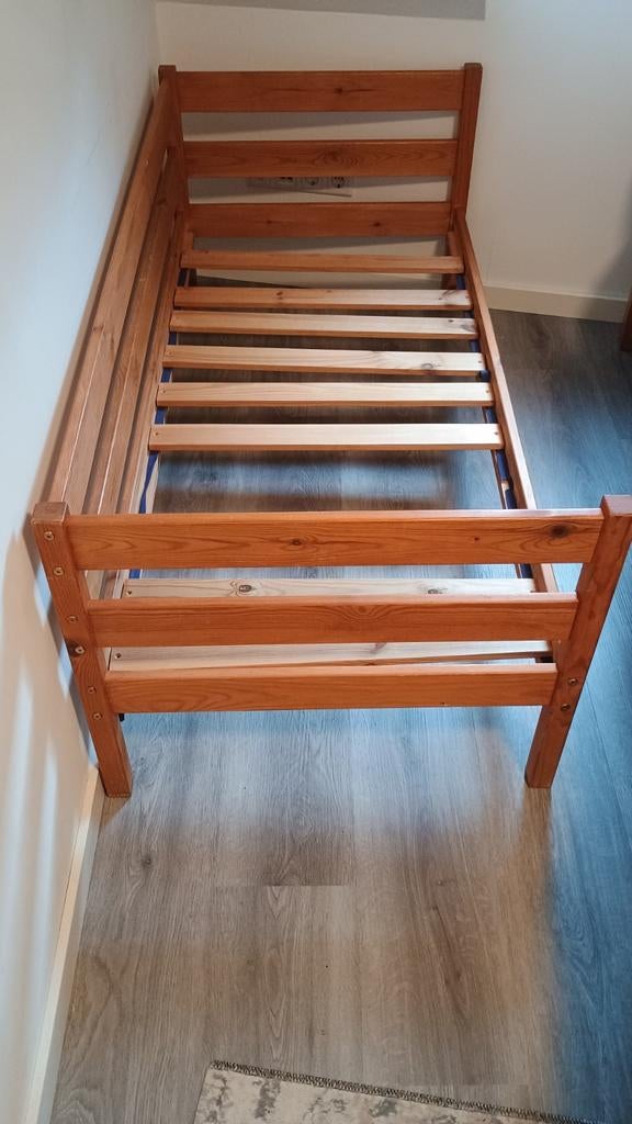 Frame bed 150170  en matras en lattenbodem( gratis), Huis en Inrichting, Slaapkamer | Bedden, Tweepersoons, Zo goed als nieuw