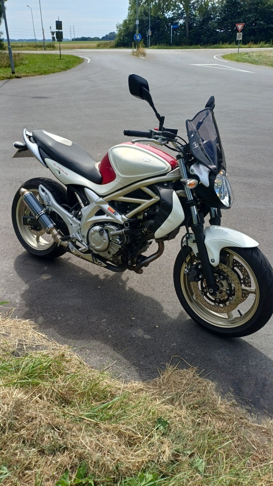 Suzuki SFV 650 Gladius, 2 cilinders, Sportuitlaat, Particulier, 650 cc