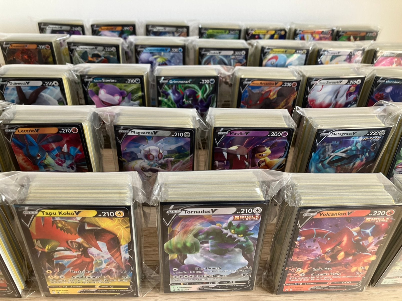 KADO TIP! Diverse sets van 100 verschillende Pokemon kaarten, Ophalen of Verzenden, Zo goed als nieuw, Meerdere kaarten, Foil