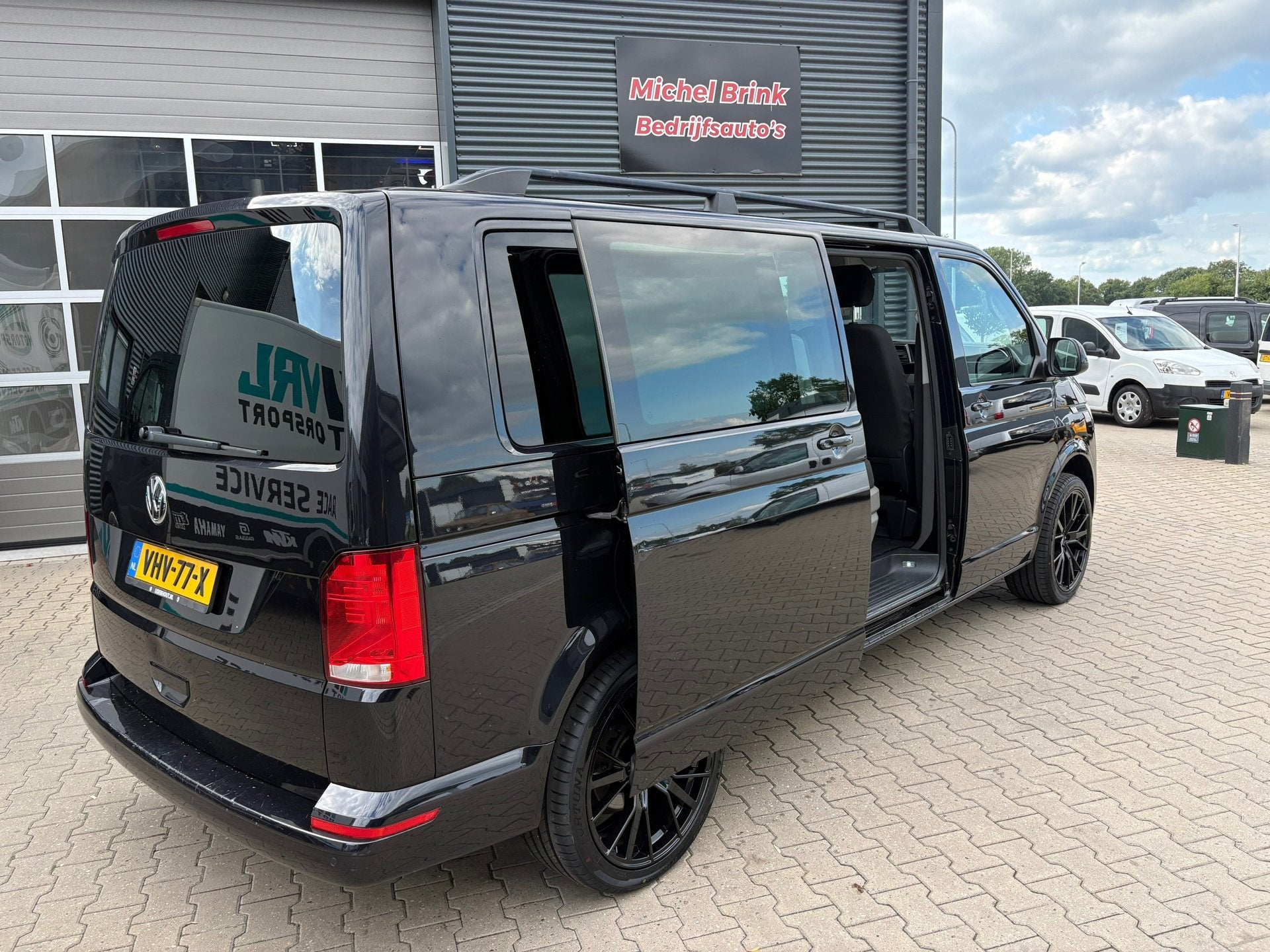 Volkswagen Transporter 2.0 TDI L2H1 Highline Automaat, Auto's, Dealer onderhouden, Stof, 4 cilinders, 150 pk