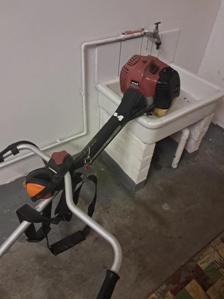 MTD Benzine Grastrimmer - Krachtig en Betrouwbaar, Ophalen, Benzine, Gebruikt, MTD