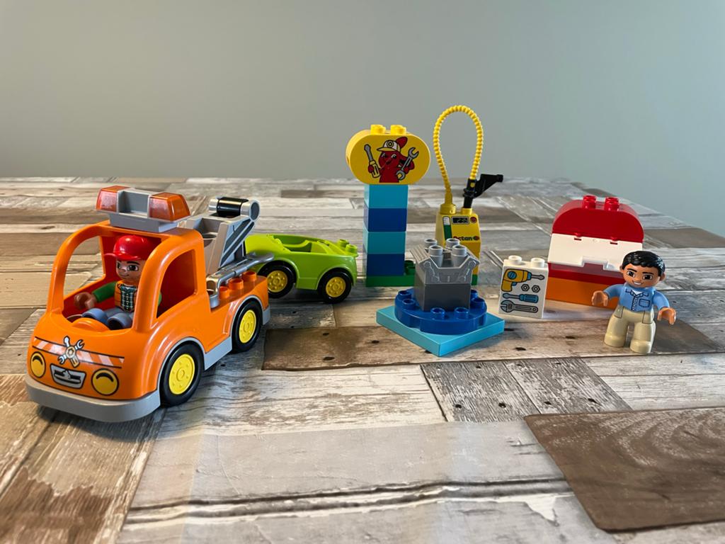 Lego Duplo Takelwagen met auto en garage, Ophalen of Verzenden, Zo goed als nieuw