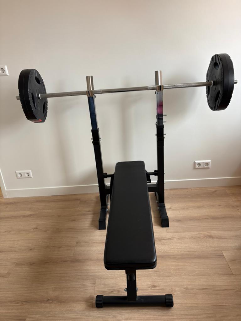 Fitnessbank met halterstang en gewichten, Ophalen, Zo goed als nieuw, Benen, Fitnessbank