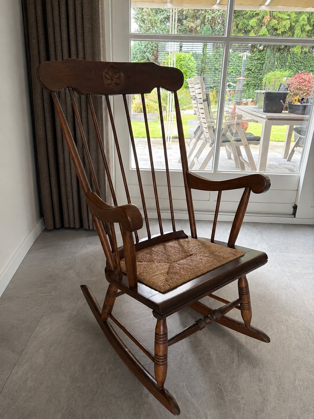 Houten Schommelstoel met rieten zitting, Antiek en Kunst, Antiek | Meubels | Stoelen en Banken, Ophalen