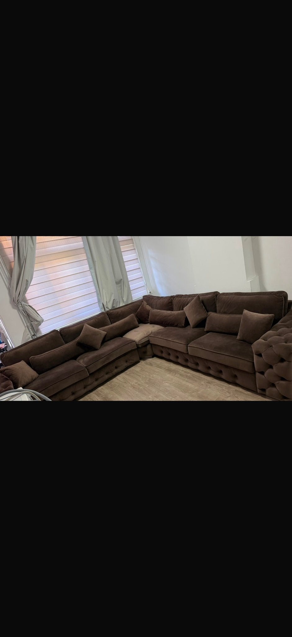Grote bruine fluwelen hoekbank - Luxe en comfortabel, Gebruikt, Hoekbank, Ophalen of Verzenden, Stof