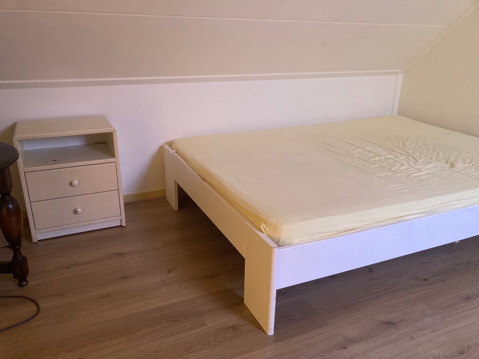 2 persoons bed, wit, gratis, Huis en Inrichting, Ophalen, Zo goed als nieuw, Tweepersoons