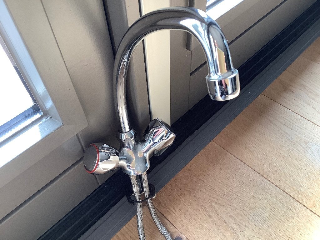verchroomde mengkraan voor keuken of badkamer., Ophalen, Gebruikt, Chroom, Kraan