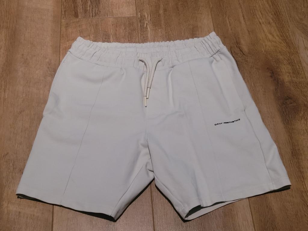 Korte broek van daily aesthetikz maat s, Ophalen of Verzenden, Zo goed als nieuw, Daily Aesthetikz