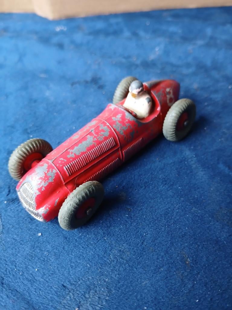 Alfa Romeo racewagen.  Dinky toys 232, Ophalen of Verzenden, Gebruikt, Auto, Dinky Toys