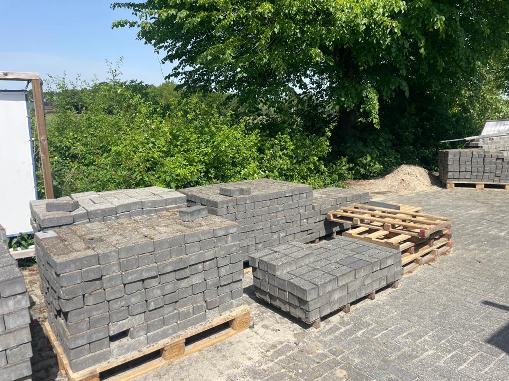 Gratis af te halen donkergrijze straatklinkers, Ophalen, Gebruikt, Klinkers, 10 m² of meer