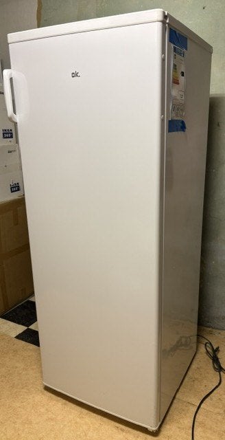 Vrijstaande OK vriezer, 160 liter, Gebruikt, Minder dan 60 cm, Energieklasse A of zuiniger, 140 tot 160 cm