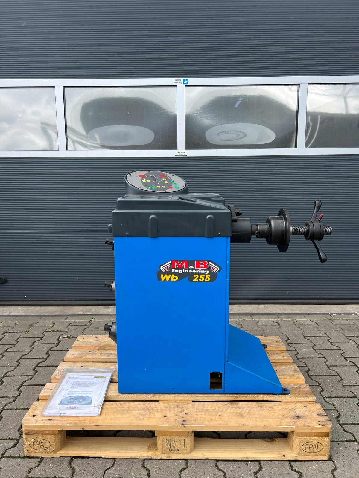 M&B Engineering Wb 255 Balanceermachine - Compact 220V, Hooghwerff banden & velgen, Jacob Lemairestraat 26, Ophalen of Verzenden