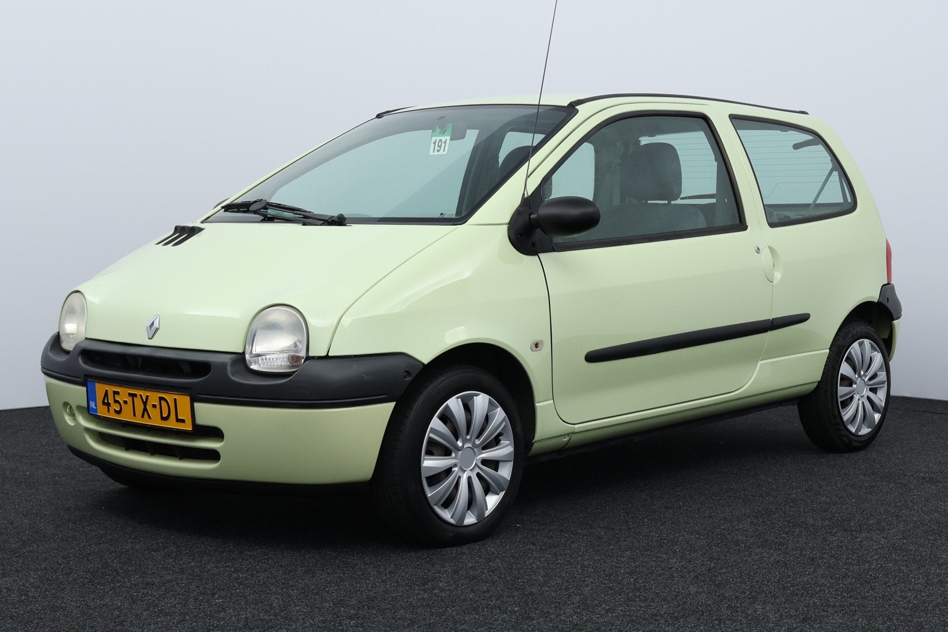 Renault Twingo 1.2 Emotion/ APK 17-12-27!/ Trekhaak/ Airco!/, Voorwielaandrijving, Zwart, 4 cilinders, Origineel Nederlands